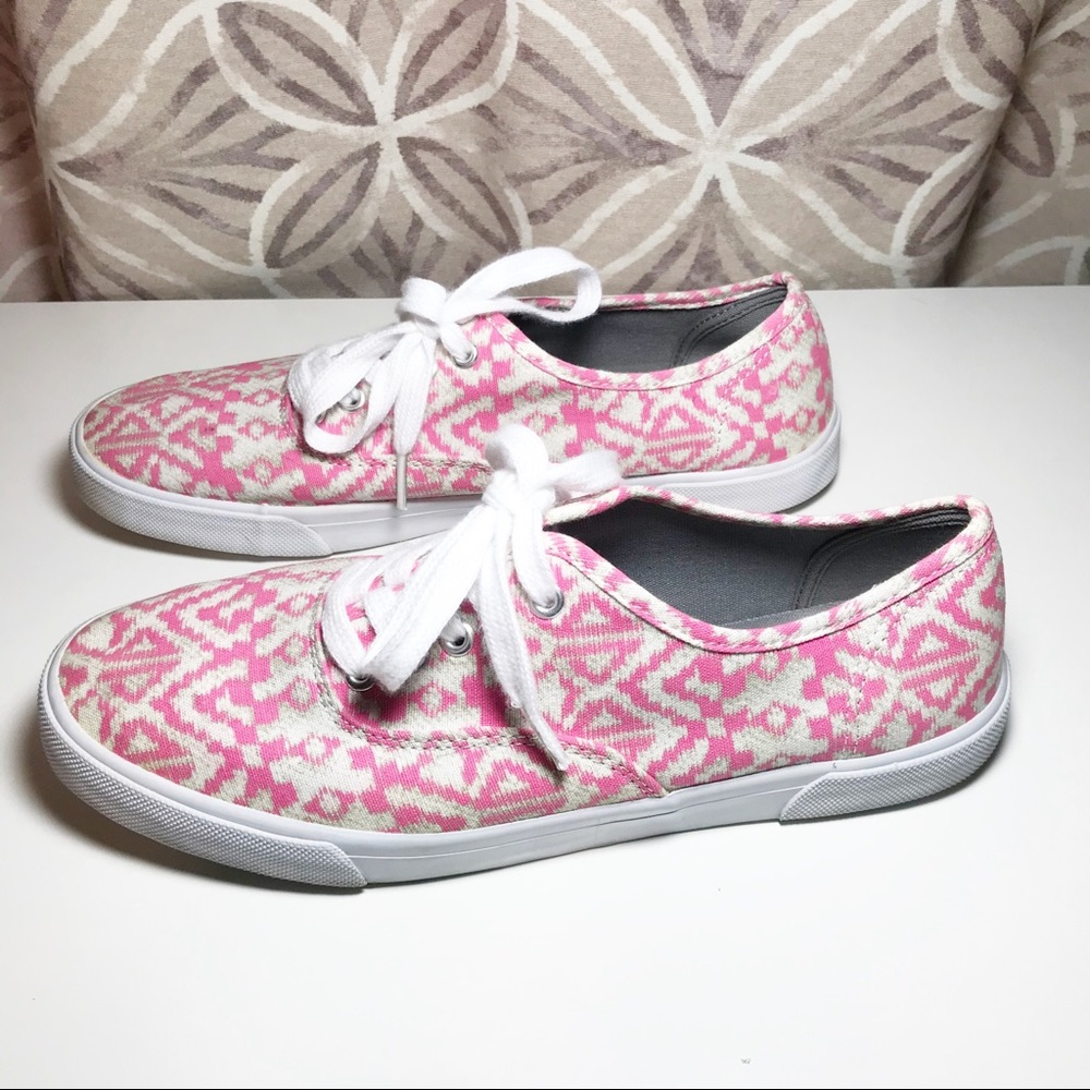 Aeropostale pink and white patterned tie shoe
